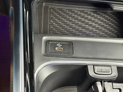 Used 2025 Mercedes-Benz GLB 250 4MATIC image 25