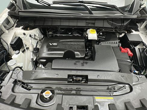 Used 2024 Nissan Pathfinder SL AWD/4WD image 21