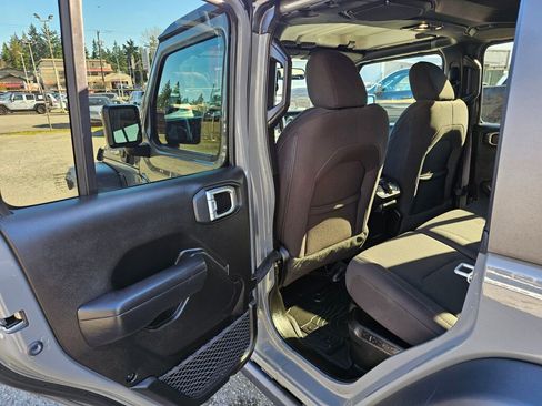 Used 2023 Jeep Wrangler Unlimited w/ Cold Weather Group image 14