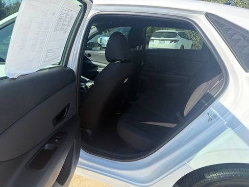Used 2026 Hyundai Elantra SEL FWD image 18