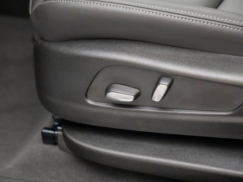 New 2025 Cadillac XT6 Luxury image 17