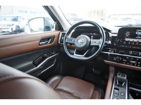 Used 2023 Nissan Pathfinder Platinum w/ Lighting Package (N93) image 12