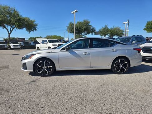 Certified 2024 Nissan Altima 2.5 SR FWD image 5