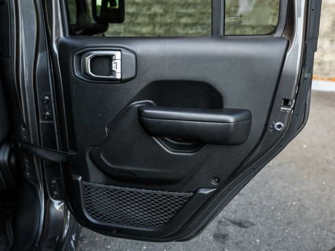 Used 2019 Jeep Wrangler Unlimited Rubicon image 16