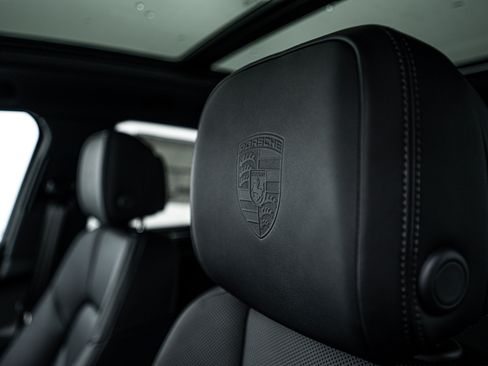 New 2025 Porsche Macan image 16