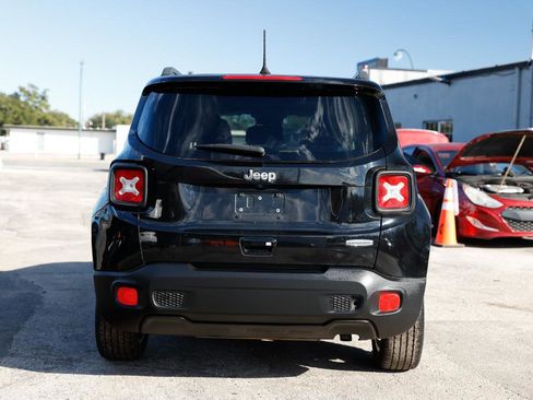 Used 2018 Jeep Renegade Latitude image 7