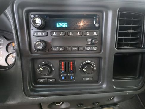 Used 2005 Chevrolet Silverado 2500 LS w/ Heavy-Duty Power Package AWD/4WD image 36