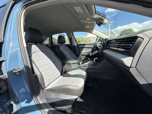 Used 2025 Volkswagen Jetta SE FWD image 24