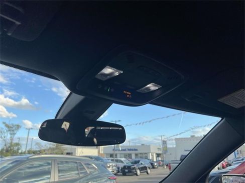 Certified 2023 Chevrolet Traverse LT image 33