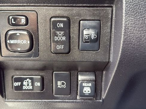 Used 2019 Toyota Tundra SR5 w/ TRD Off Road Package image 28