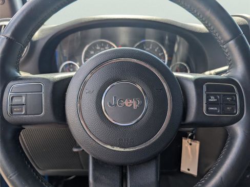 Used 2015 Jeep Wrangler Unlimited Sahara image 19