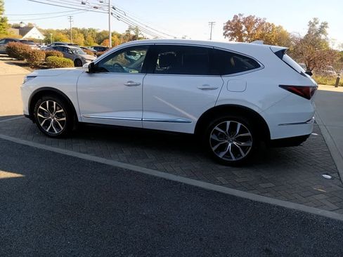 Used 2023 Acura MDX SH-AWD w/ Technology Package image 3