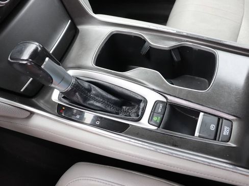 Used 2018 Honda Accord Touring image 17