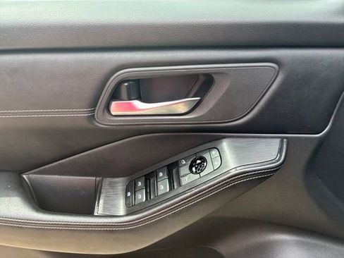 Used 2024 Nissan Rogue SV w/ SV Premium Package FWD image 20
