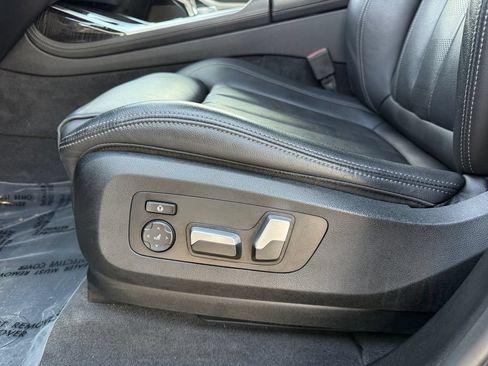 Used 2022 BMW X7 xDrive40i w/ M Sport Package AWD/4WD image 10