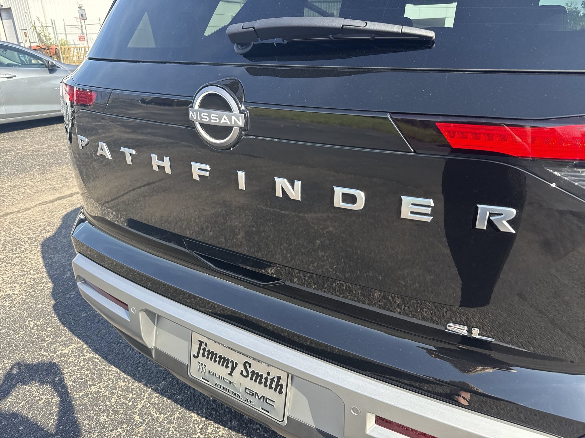 Used 2025 Nissan Pathfinder SL FWD image 39