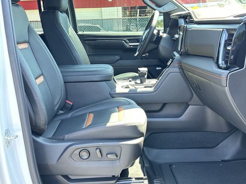 Used 2025 GMC Sierra 1500 AT4 w/ AT4 Premium Package AWD/4WD image 12