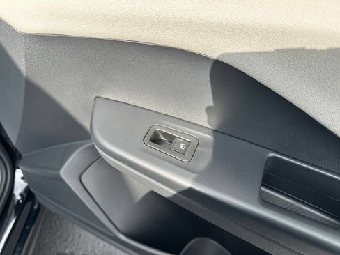 Certified 2025 Volkswagen Taos S AWD/4WD image 38