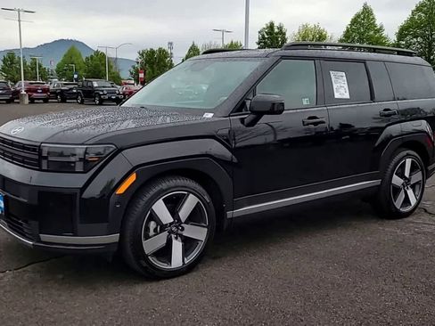 Used 2025 Hyundai Santa Fe Limited image 4