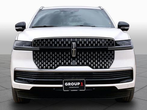 New 2026 Lincoln Navigator Reserve AWD/4WD image 3
