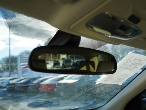 Used 2013 Land Rover LR2 image 37