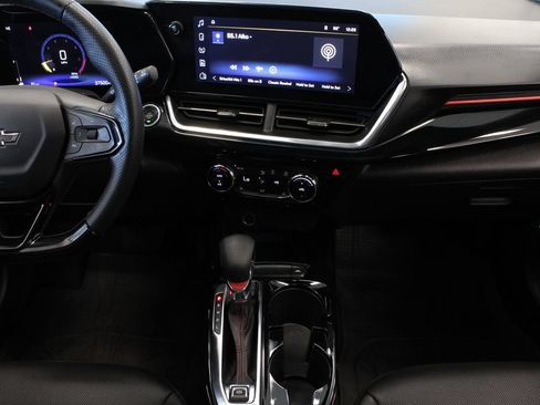 Used 2024 Chevrolet Trax RS w/ Sunroof Package FWD image 19