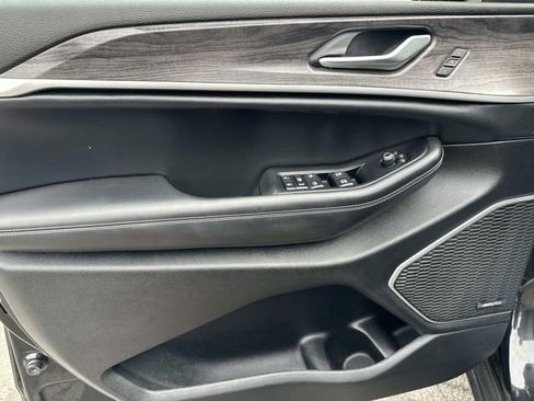 Certified 2022 Jeep Grand Cherokee Limited image 18