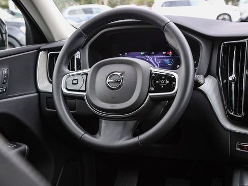 Used 2025 Volvo XC60 B5 Plus image 15