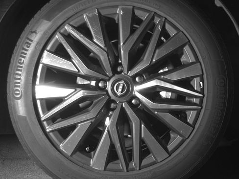 Used 2025 Nissan Altima 2.5 SV FWD image 13