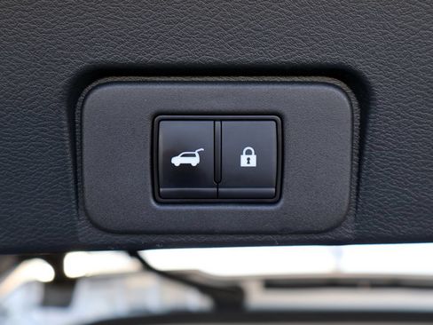 Used 2025 Nissan Rogue SV FWD image 23