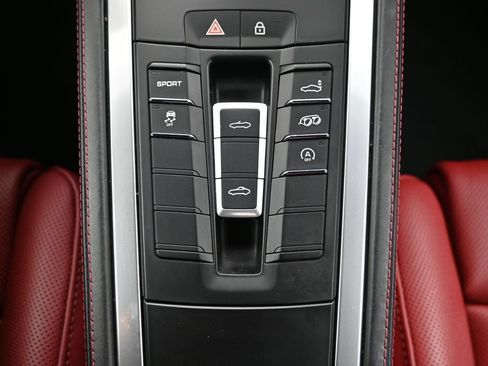 Certified 2024 Porsche 718 Boxster RWD image 19