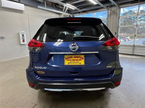Used 2017 Nissan Rogue S image 4