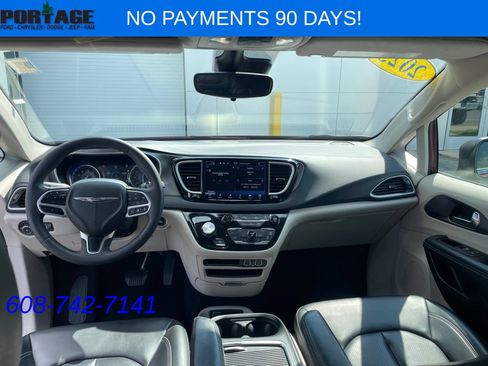 Used 2023 Chrysler Pacifica Touring-L FWD image 26