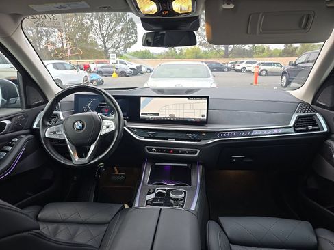 Used 2025 BMW X7 xDrive40i AWD/4WD image 4