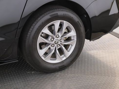 Used 2022 Toyota Sienna XLE image 14