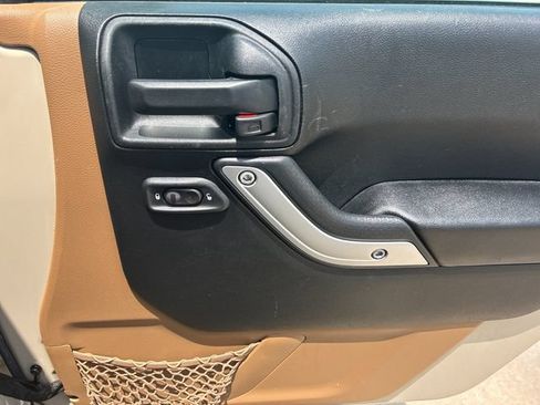 Used 2016 Jeep Wrangler Unlimited Sahara w/ Max Tow Package AWD/4WD image 18