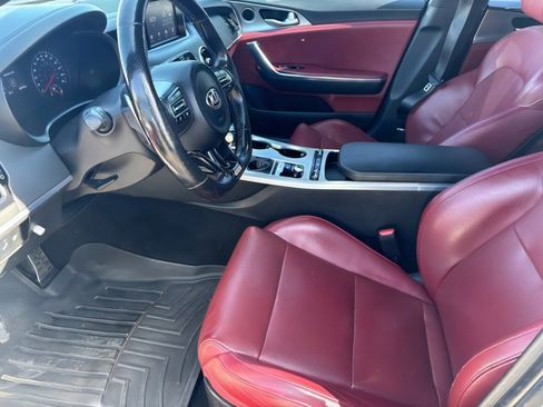 Used 2019 Kia Stinger GT image 12
