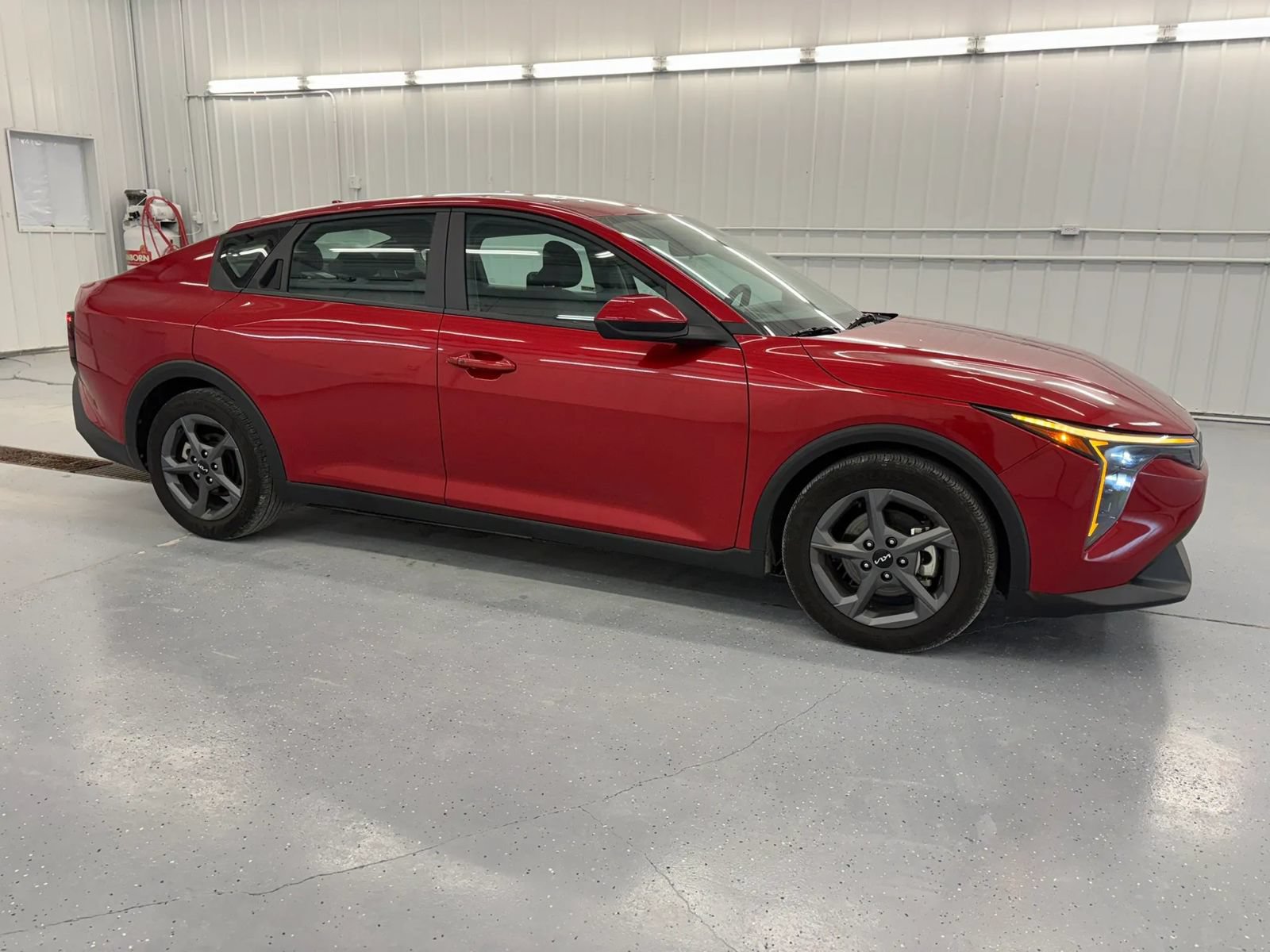 Used 2025 Kia K4 FWD image 1