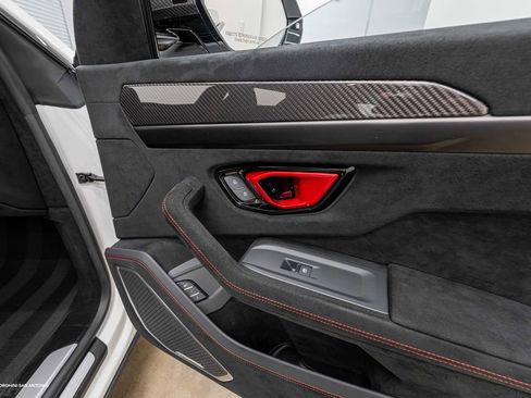 Used 2023 Lamborghini Urus Performante image 36