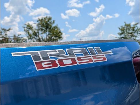 Used 2022 Chevrolet Silverado 1500 Custom Trail Boss AWD/4WD image 9