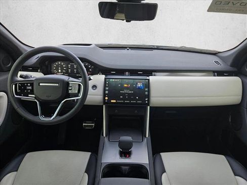 Certified 2025 Land Rover Discovery Sport Dynamic SE image 18