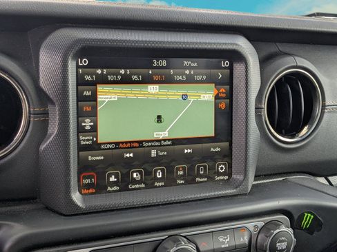 Used 2022 Jeep Wrangler Unlimited Sahara AWD/4WD image 11