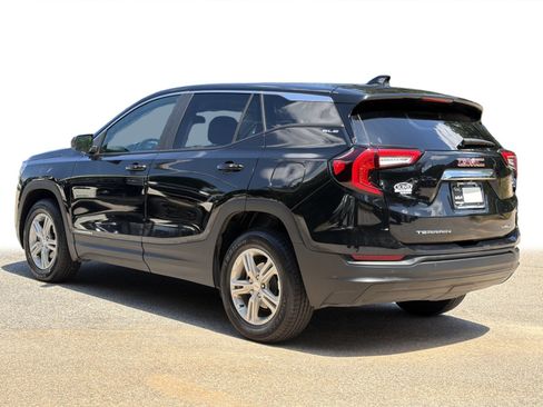 Used 2024 GMC Terrain SLE AWD/4WD image 23