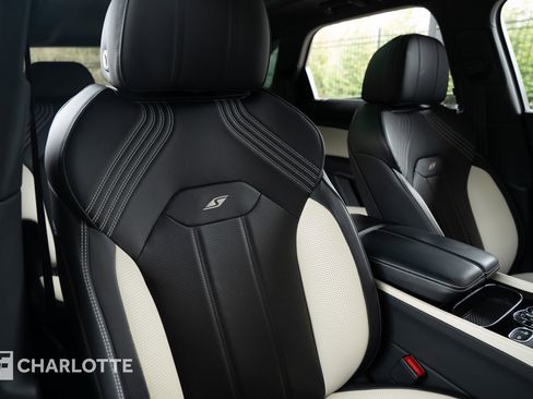 Used 2024 Bentley Bentayga image 30