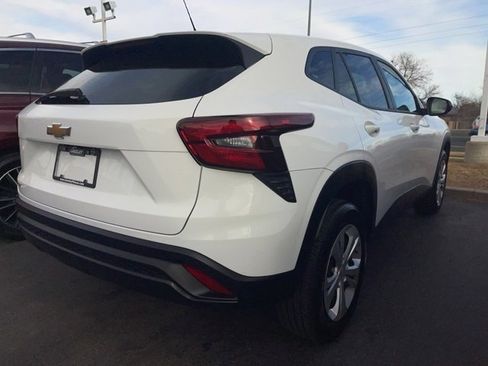 Used 2024 Chevrolet Trax LS w/ Driver Confidence Package image 2