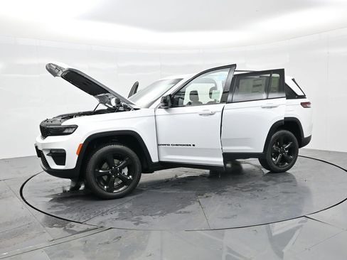 New 2025 Jeep Grand Cherokee Limited w/ Black Appearance Package image 37