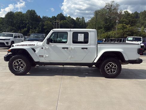 Used 2024 Jeep Gladiator Rubicon AWD/4WD image 7