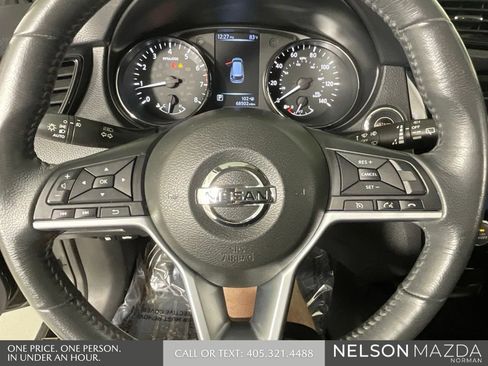 Used 2017 Nissan Rogue SV FWD image 45