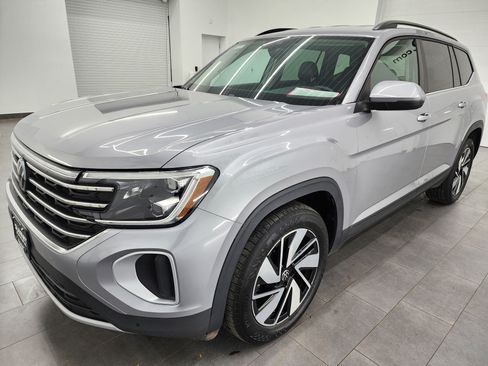 Used 2025 Volkswagen Atlas SE image 7