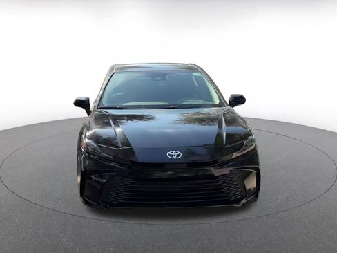 Used 2025 Toyota Camry LE image 4